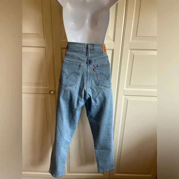 Levi's® Premium
80S MOM WOMEN'S JEANS Size 29 Light Wash Retro Relaxed, Slouchy - Picture 7 of 14